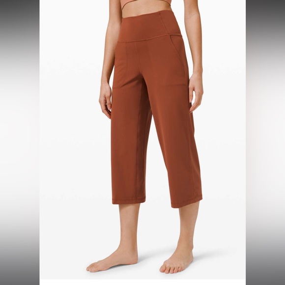 Align super high rise wide leg crop - Picture 3 of 7